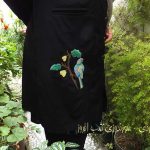 پرنده ای روی لباس      
